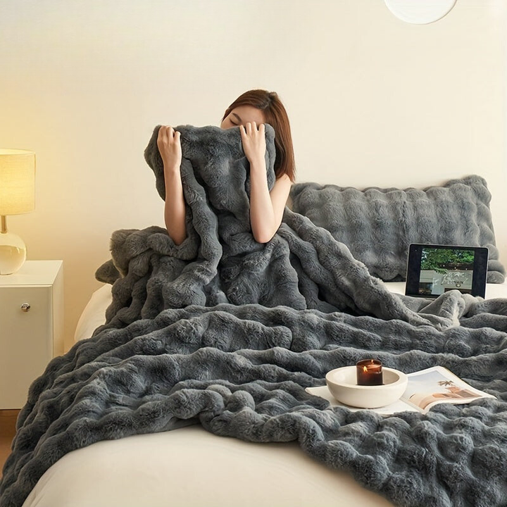 Double-Sided Fleece Blanket – Soft, Warm &amp; Stylish for All Seasons