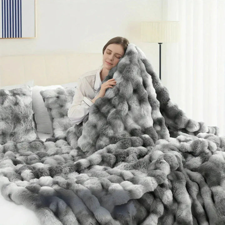 Reversible Faux Rabbit Fur Throw Blanket with Velvet Back