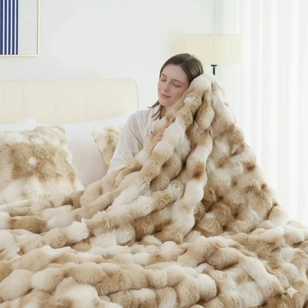 Reversible Faux Rabbit Fur Throw Blanket with Velvet Back