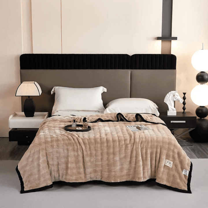 Double-Sided Plush Fleece Blanket, Ultra-Soft and Cozy