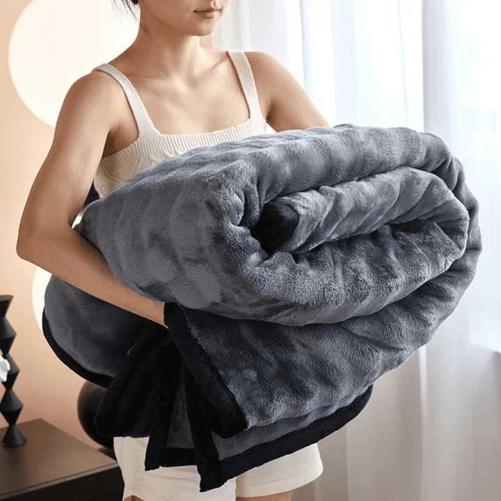 Double-Sided Plush Fleece Blanket, Ultra-Soft and Cozy
