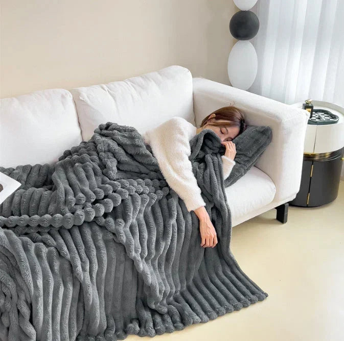 Fluffy Fleece Throw Blanket – Lightweight and Machine Washable