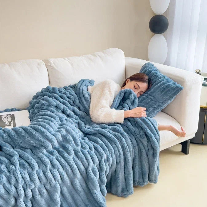 Fluffy Fleece Throw Blanket – Lightweight and Machine Washable