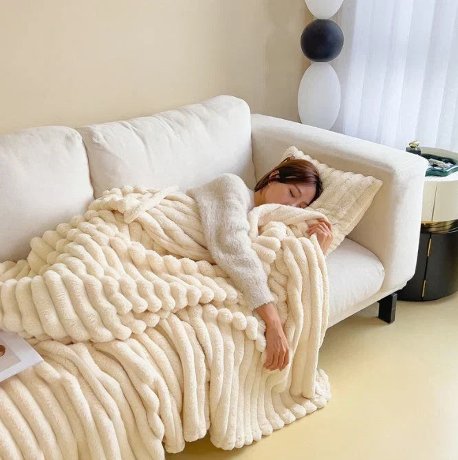 Fluffy Fleece Throw Blanket – Lightweight and Machine Washable