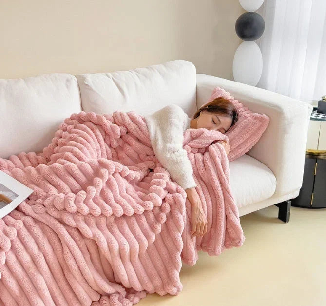 Fluffy Fleece Throw Blanket – Lightweight and Machine Washable