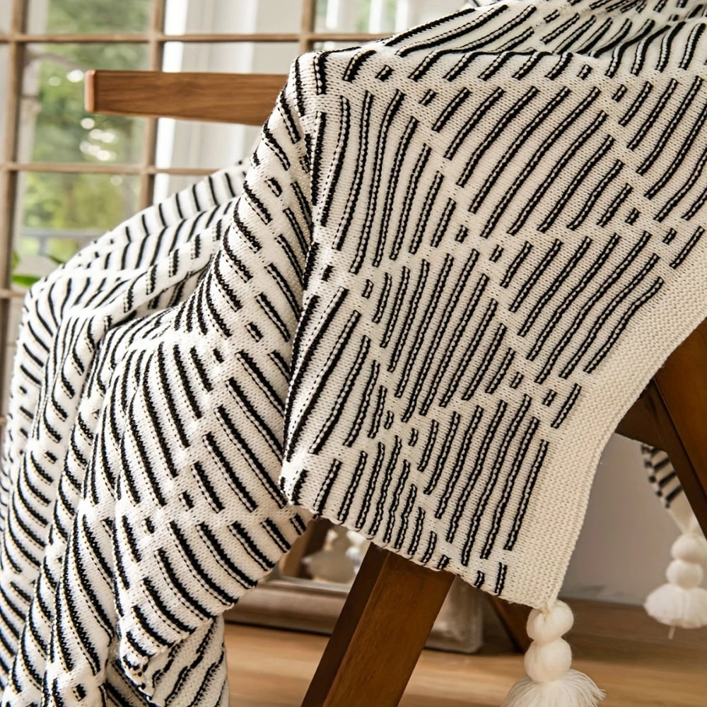 Monochrome Diamond Pattern Throw Blanket
