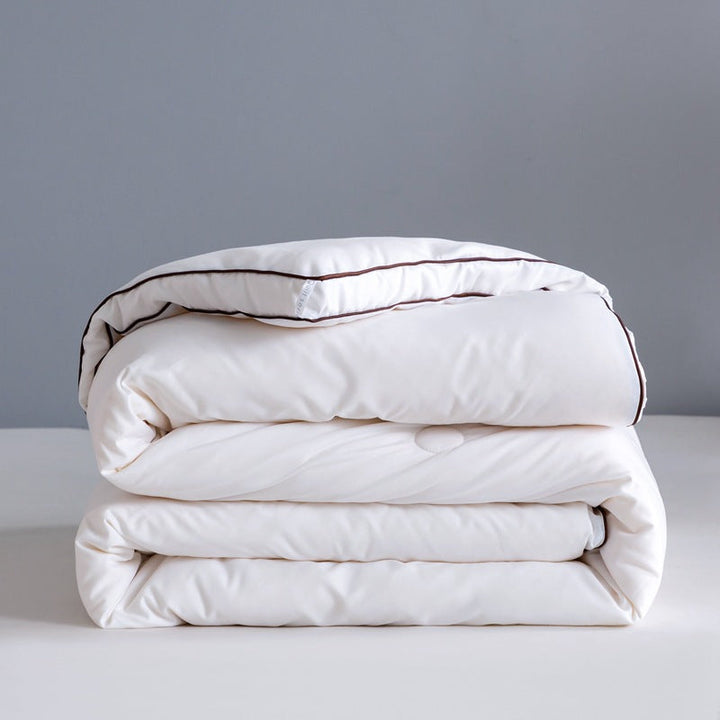 Ladies temperature-regulating year-round comforter