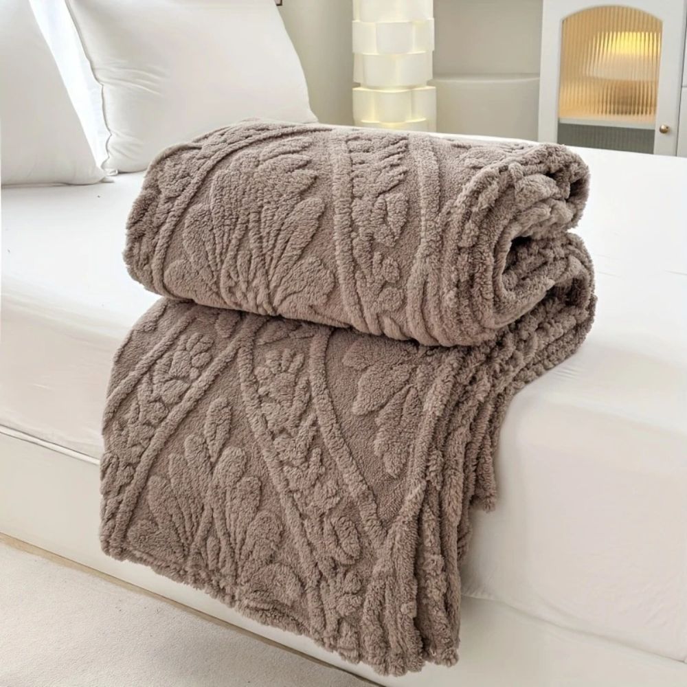 Geometric Jacquard Fleece Throw – Soft Microfiber in Four Sizes