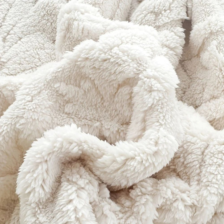 Geometric Jacquard Fleece Throw – Soft Microfiber in Four Sizes