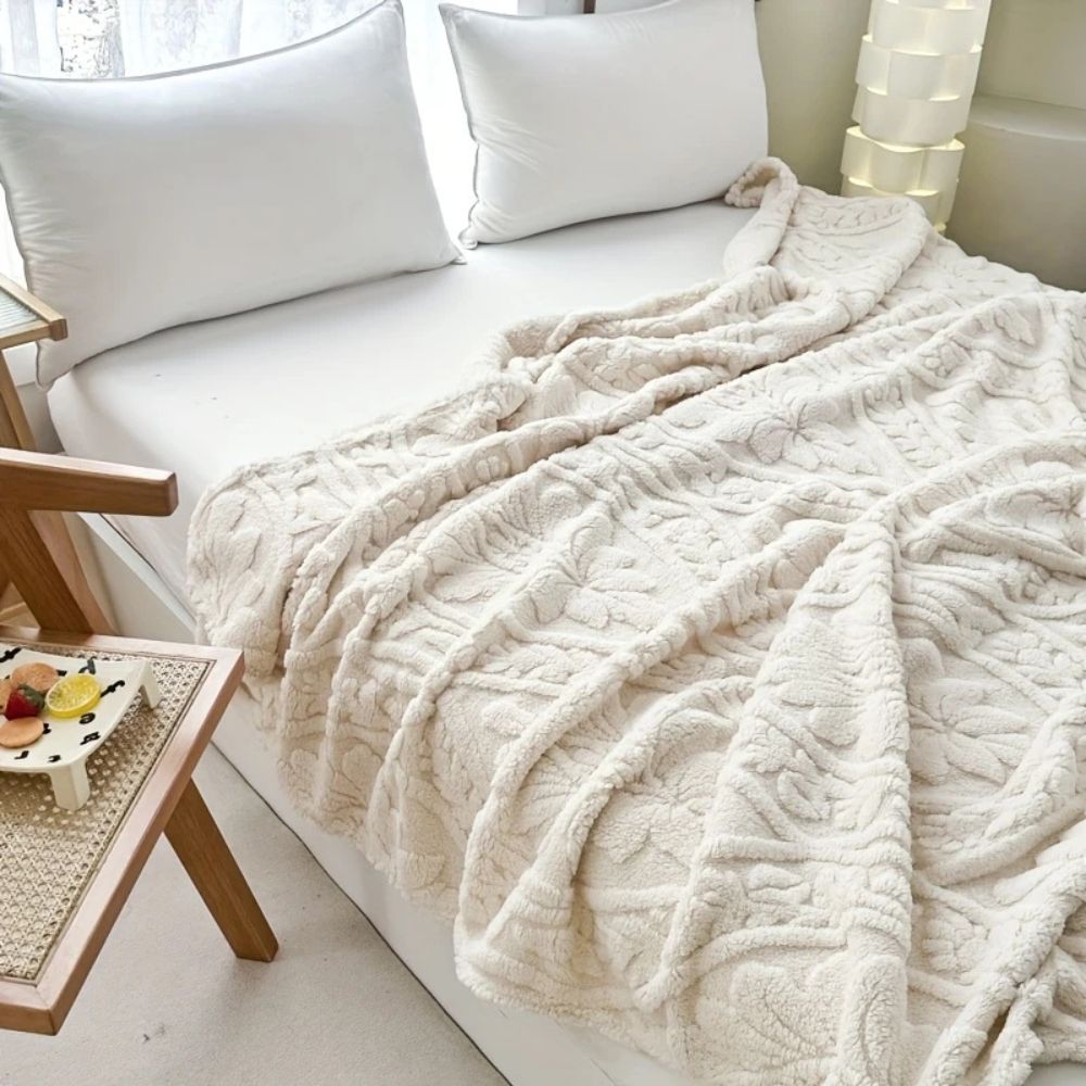 Geometric Jacquard Fleece Throw – Soft Microfiber in Four Sizes