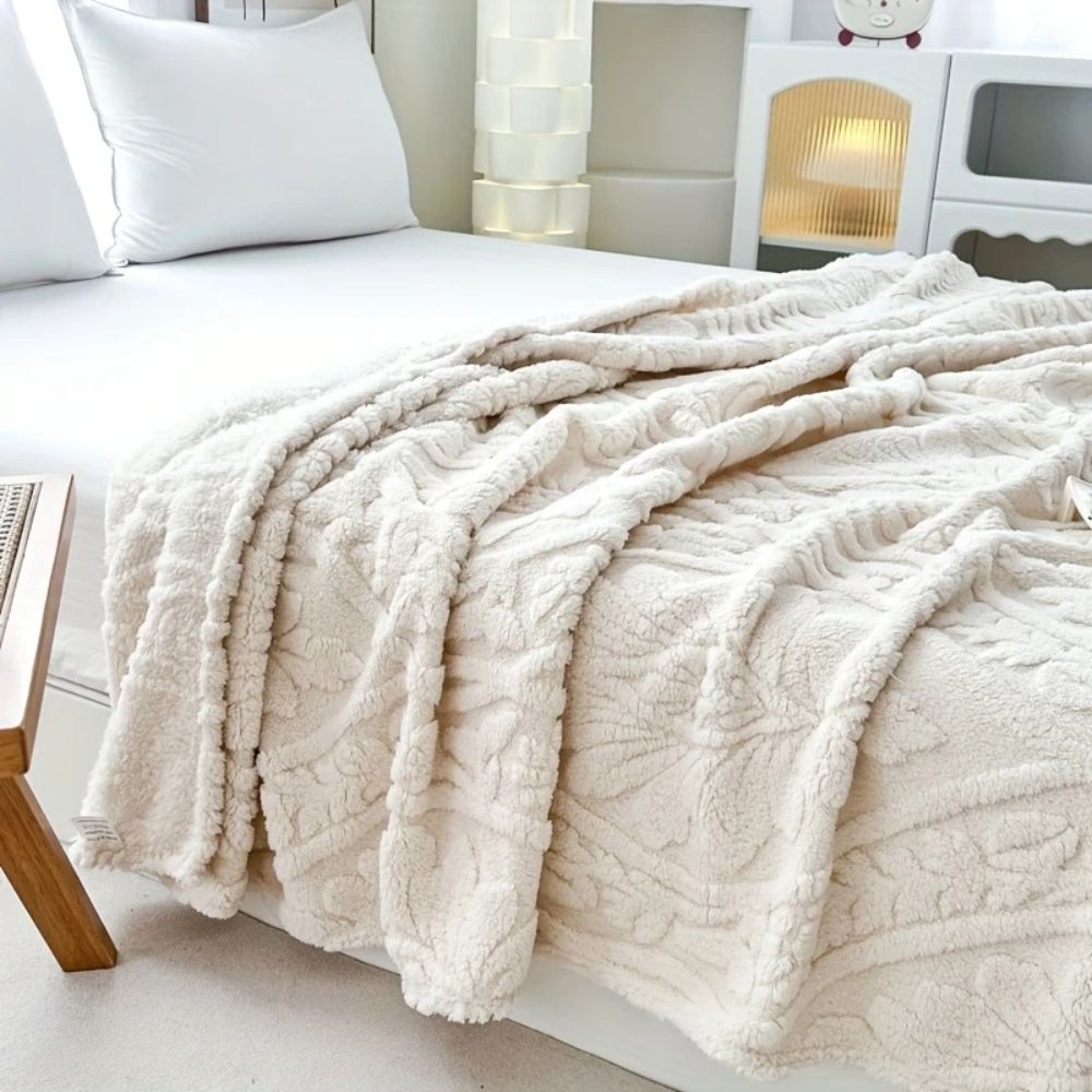 Geometric Jacquard Fleece Throw – Soft Microfiber in Four Sizes