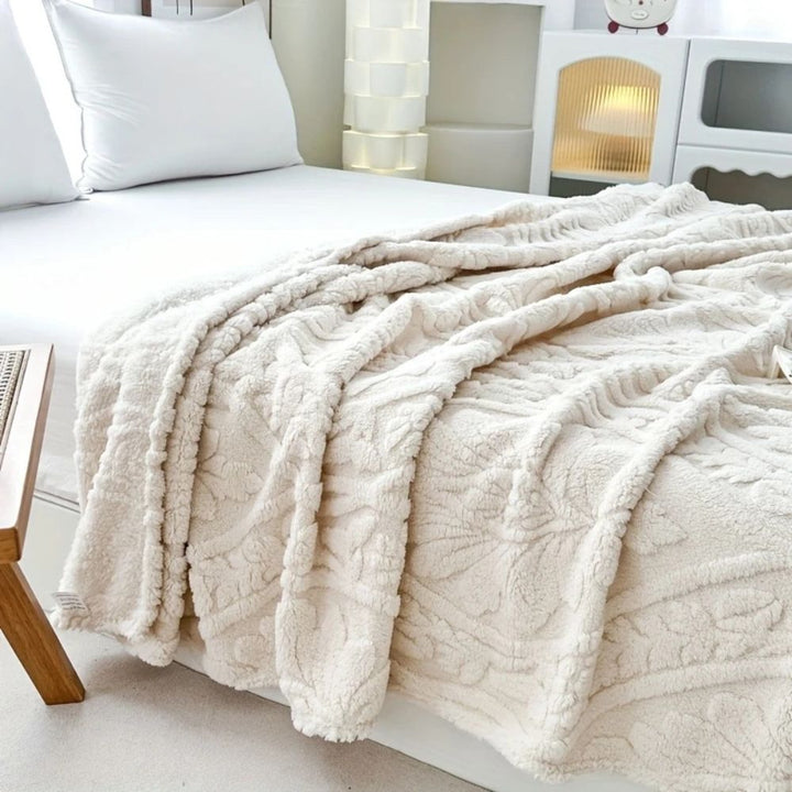 Geometric Jacquard Fleece Throw – Soft Microfiber in Four Sizes