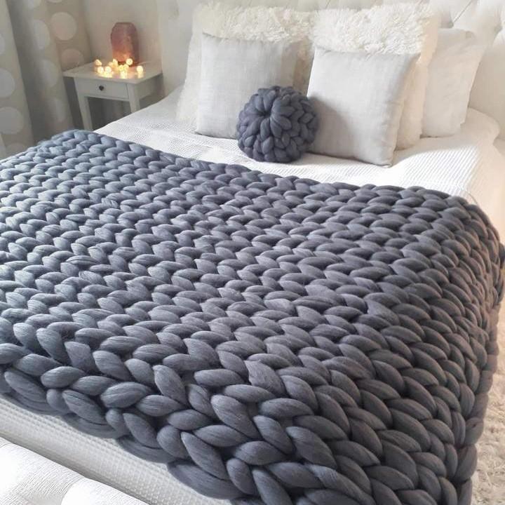 Cozy Knitted Blanket 80x100 cm and 100x120 cm – Stylish Home Accessory for Autumn and Winter