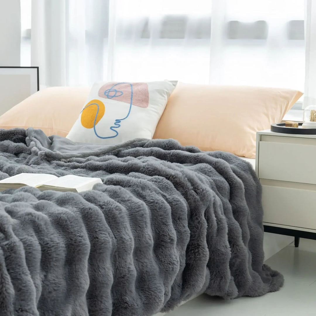 PlushCozy - Faux Fur Winter Blanket