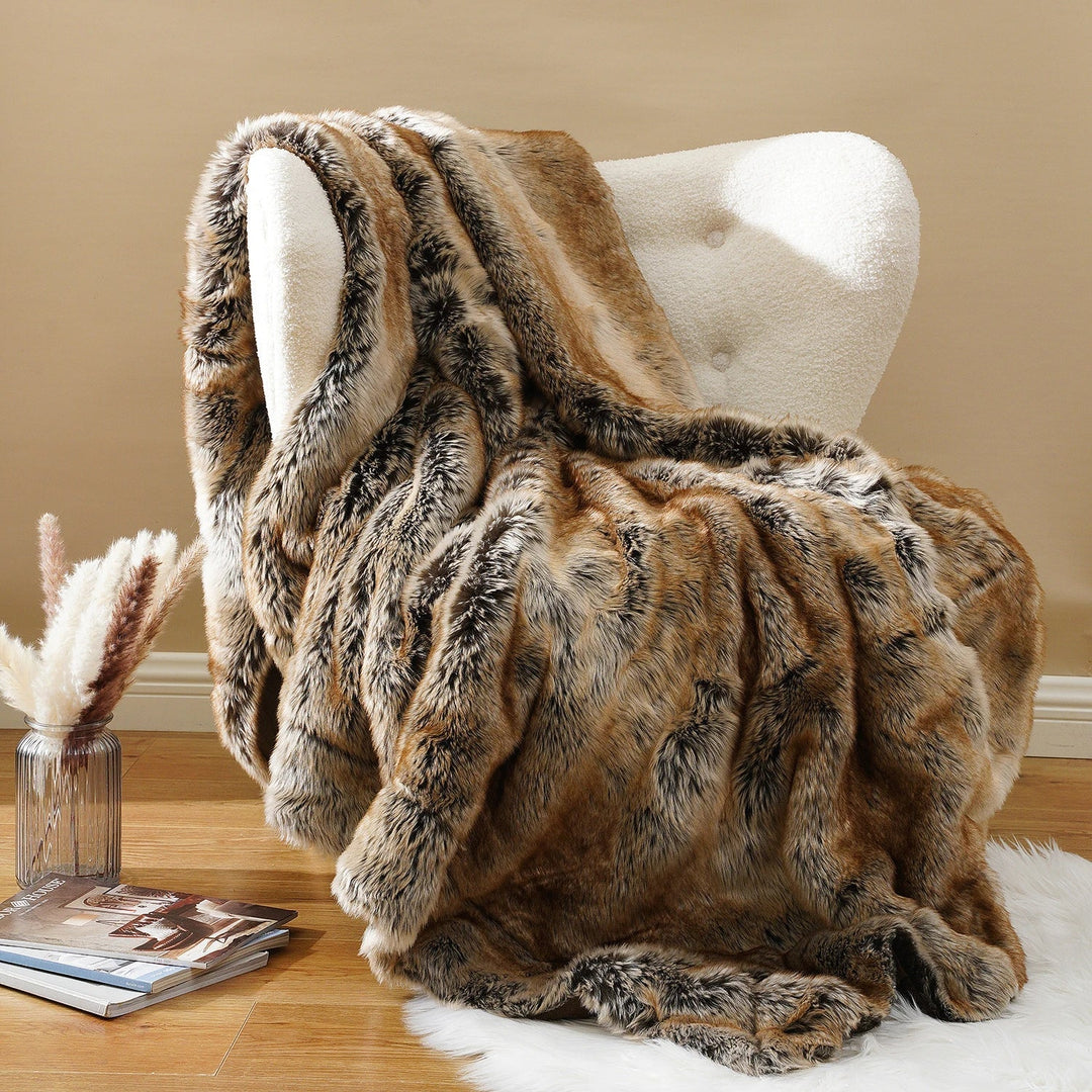 Luxury Faux Fur Blanket - Soft &amp; Warm - Winter Throw - For Sofa &amp; Bedroom