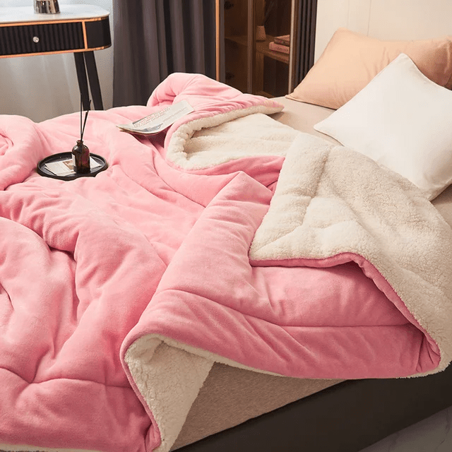 Soft Flannel Fleece Blanket – Warm, Lightweight and Easy Care