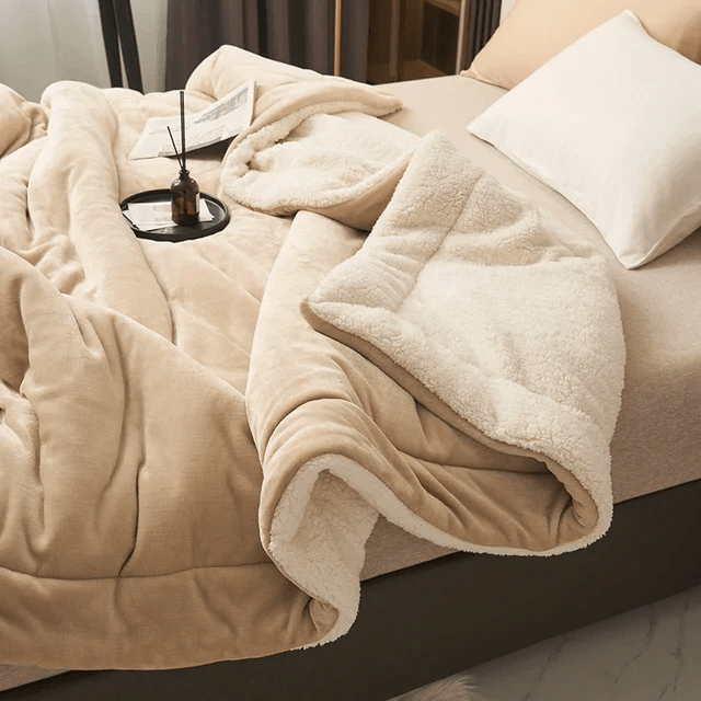Soft Flannel Fleece Blanket – Warm, Lightweight and Easy Care