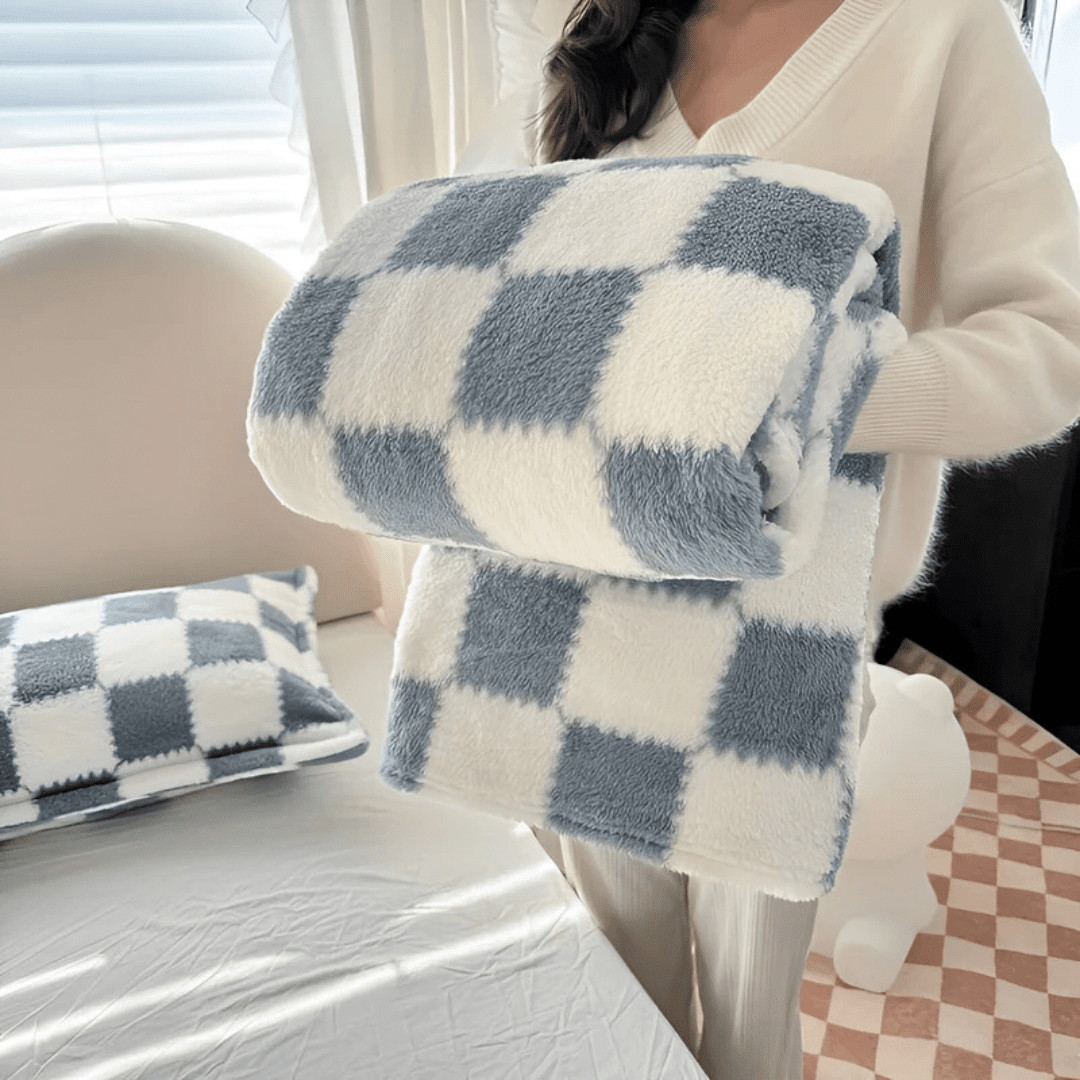 Ultra-Soft Fleece Throw Blanket – Lightweight, Cozy Warmth