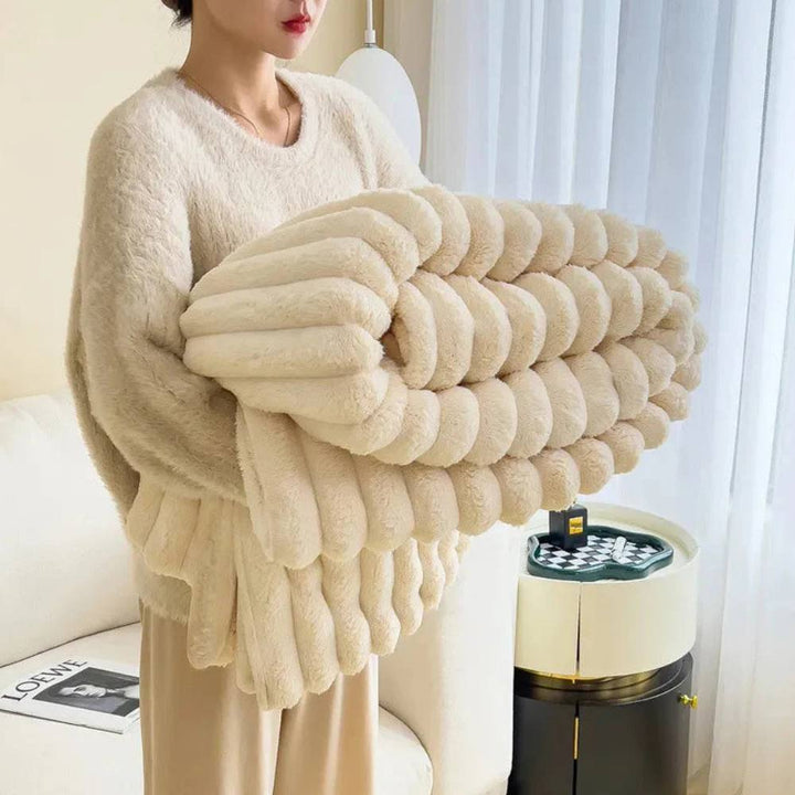 Faux Fur Throw Blanket – Plush, Lightweight and Luxurious