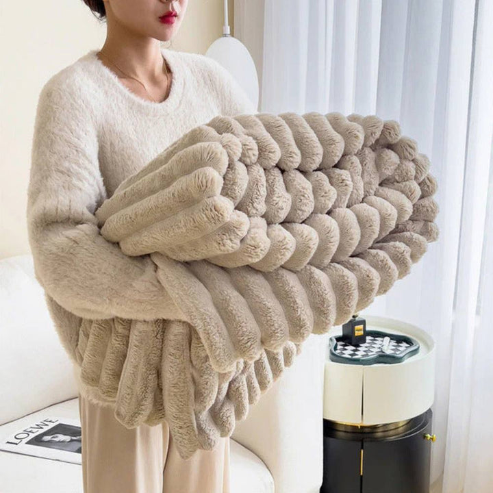 Faux Fur Throw Blanket – Plush, Lightweight and Luxurious