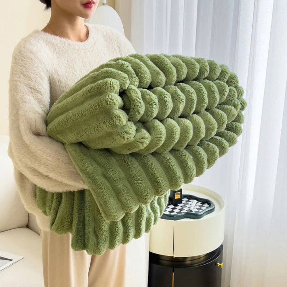 Faux Fur Throw Blanket – Plush, Lightweight and Luxurious