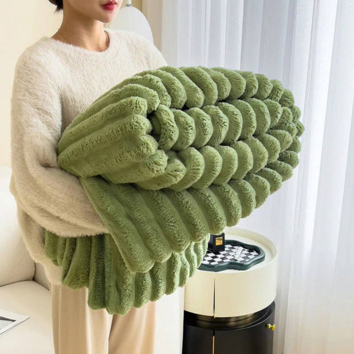 Faux Fur Throw Blanket – Plush, Lightweight and Luxurious