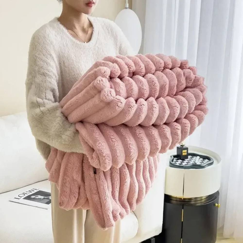 Faux Fur Throw Blanket – Plush, Lightweight and Luxurious
