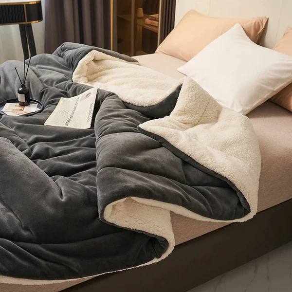 Plush Fleece Throw Blanket – Velvety Soft in 10 Colors